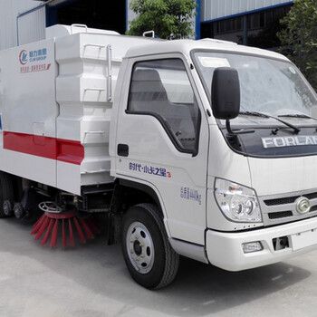 東風多利卡5.5方掃路車與防撞緩沖車 市政環衛與道路安全的雙重保障