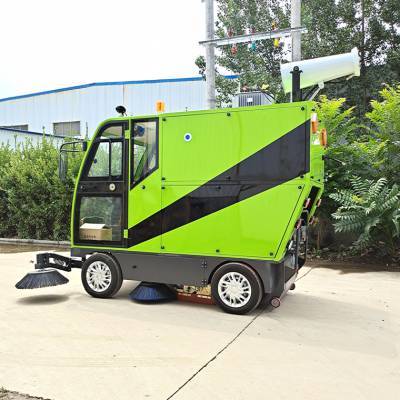 城市美容師的新裝備 環(huán)衛(wèi)清潔工與多功能掃路車